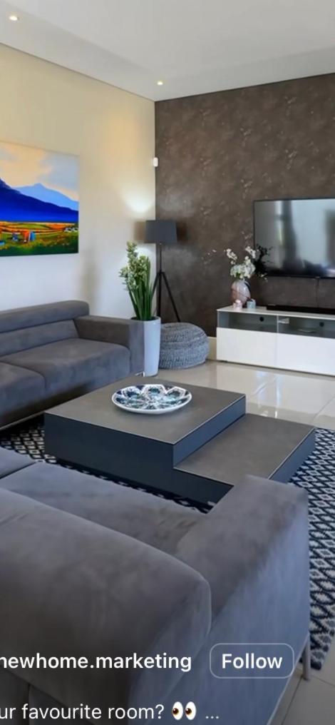 Apartment Luxurious 2 Bedroom @ The Regency
