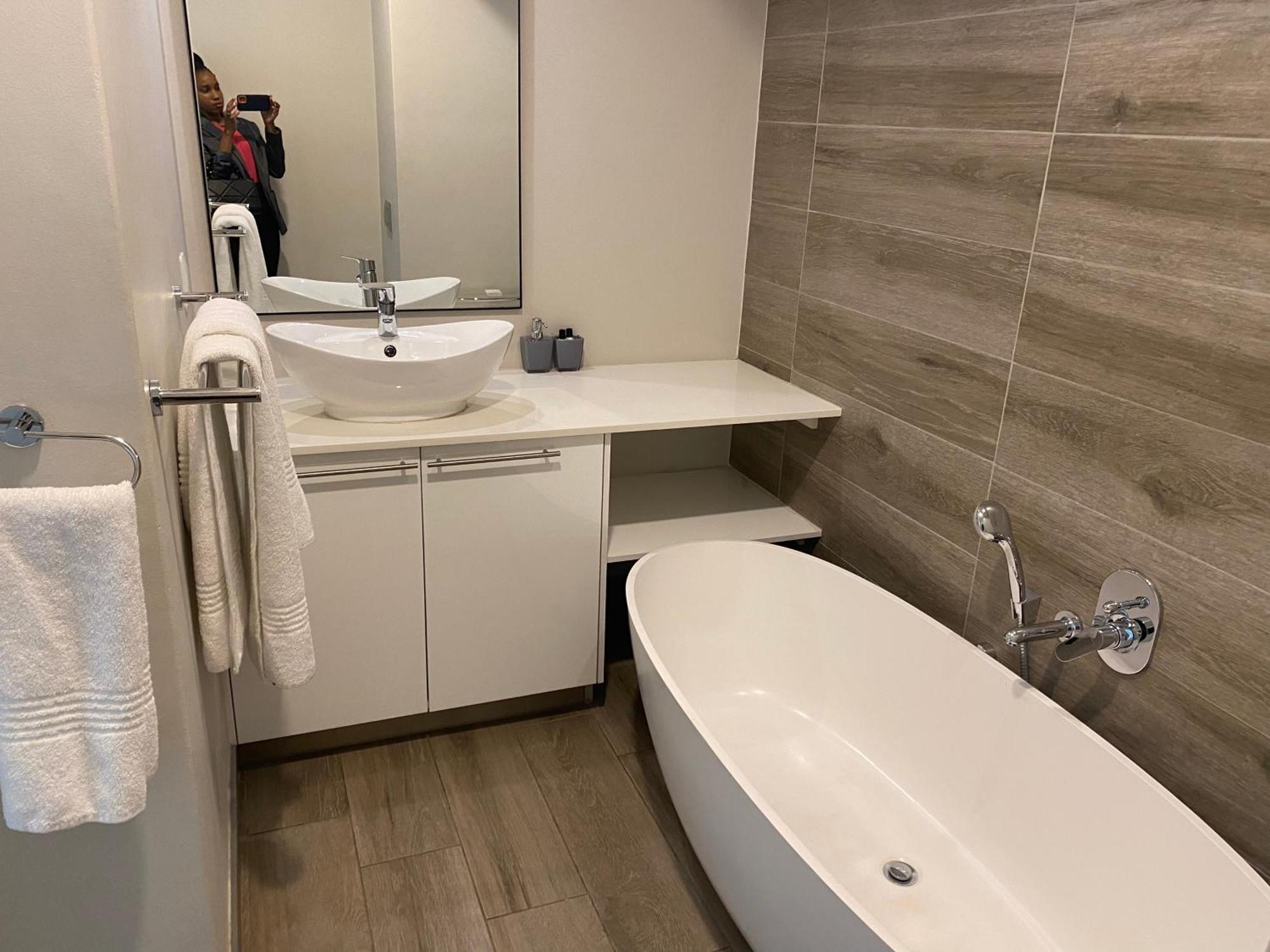 Luxurious 2 Bedroom @ The Regency *