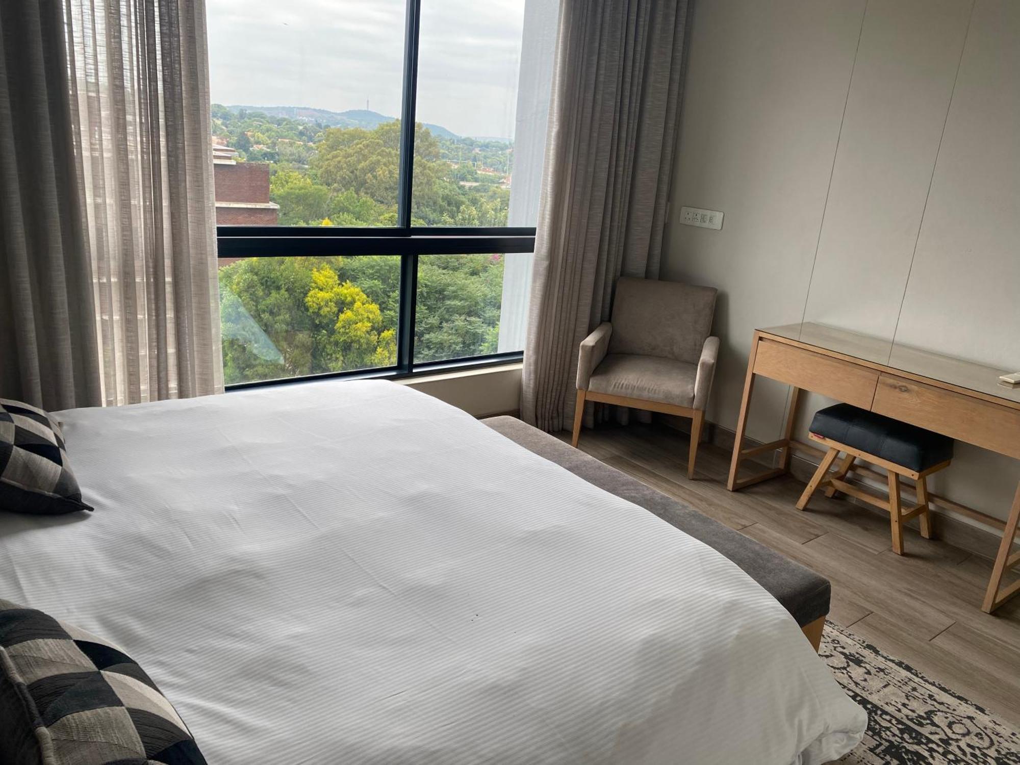 Luxurious 2 Bedroom @ The Regency *