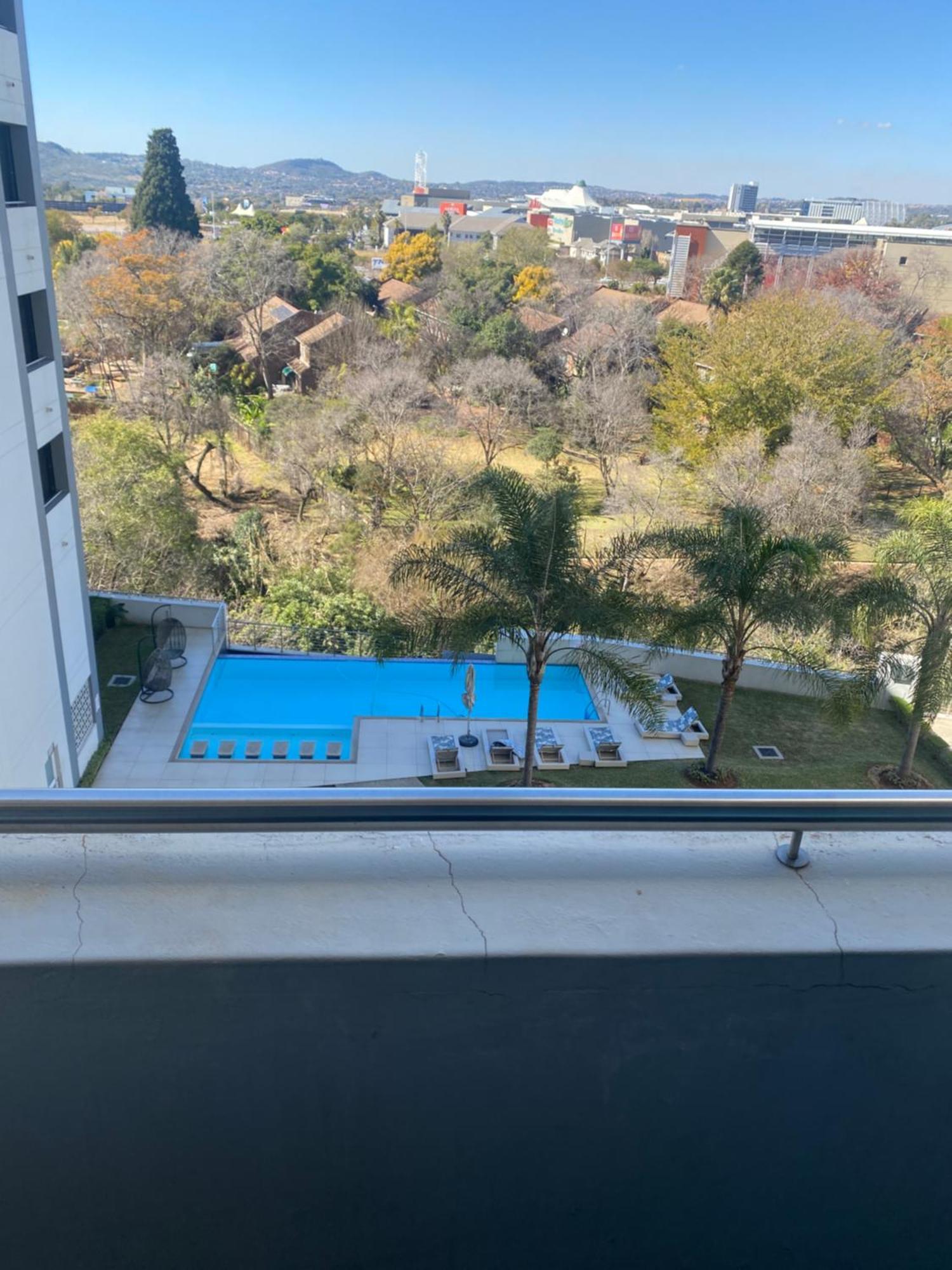Apartment Luxurious 2 Bedroom @ The Regency